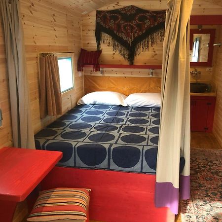Agriturismo La Rovere - I Carrozzoni Gitani Cossano Belbo Екстер'єр фото