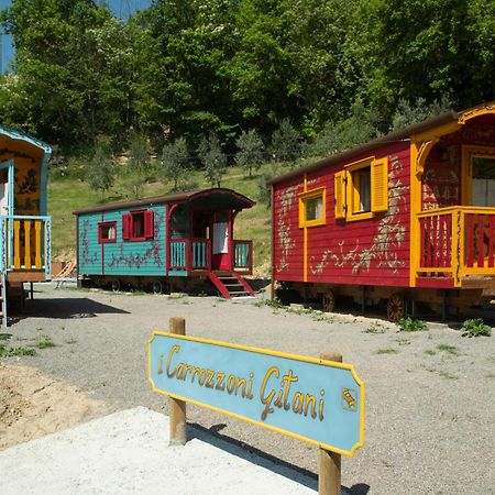 Agriturismo La Rovere - I Carrozzoni Gitani Cossano Belbo Екстер'єр фото