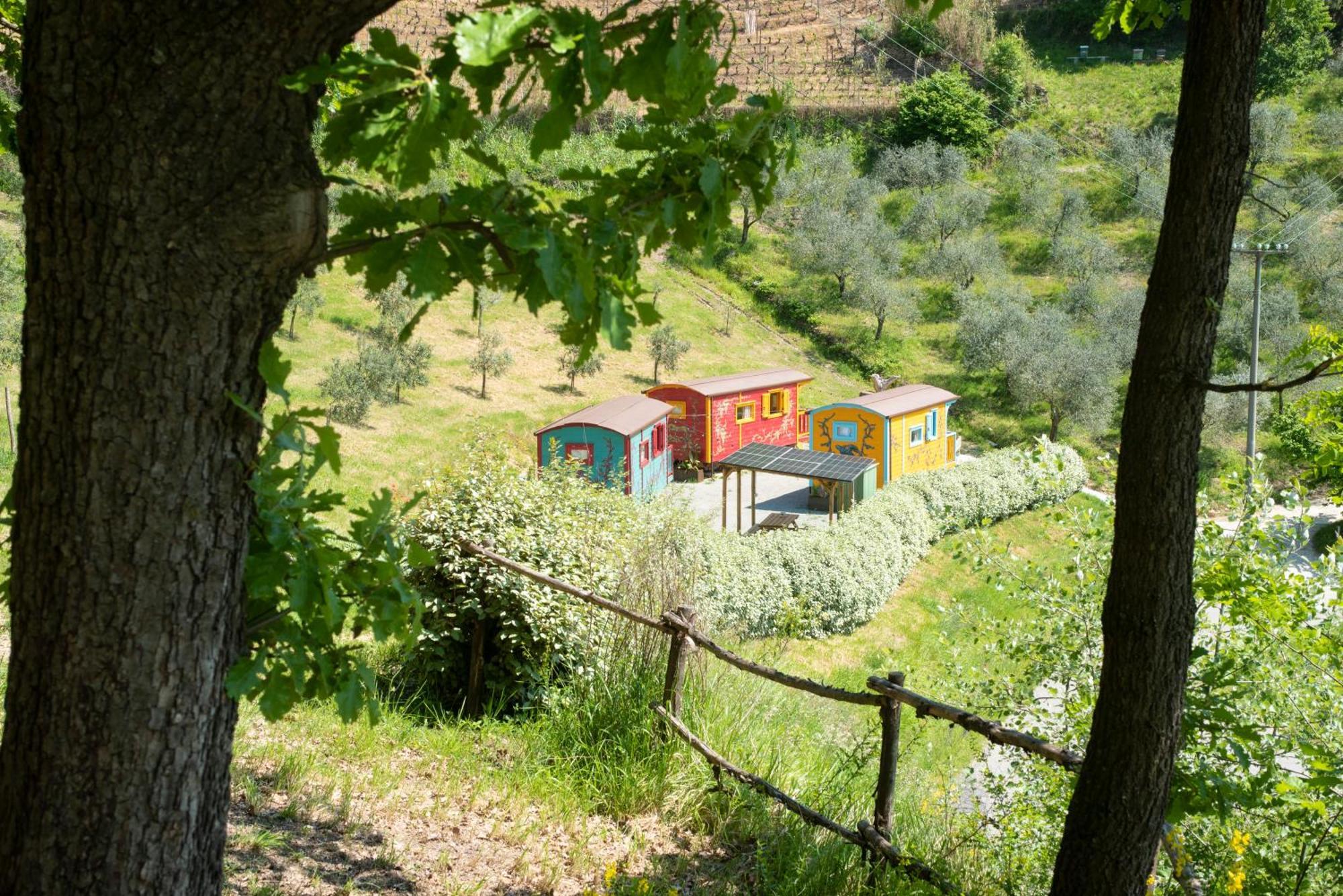 Agriturismo La Rovere - I Carrozzoni Gitani Cossano Belbo Екстер'єр фото