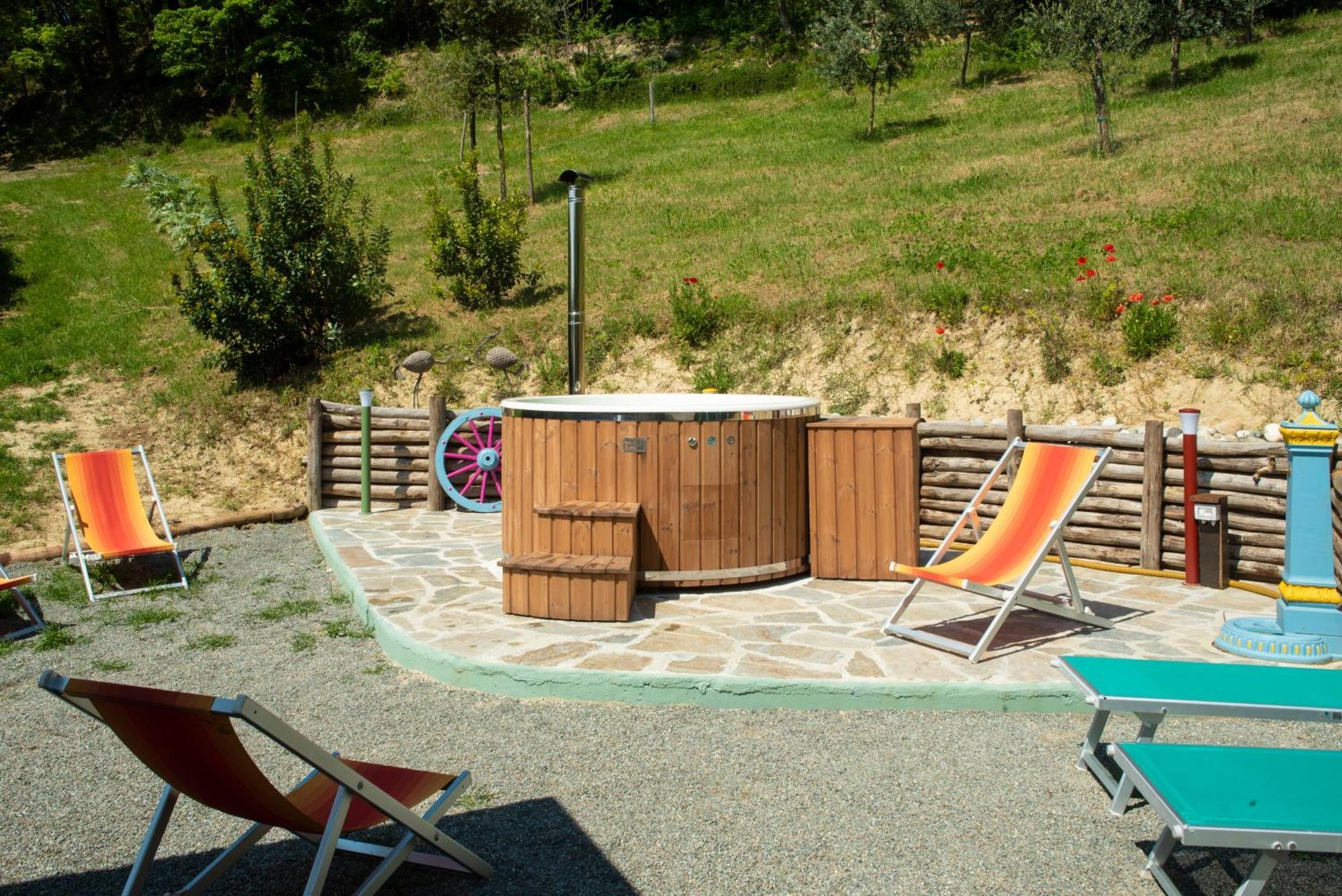 Agriturismo La Rovere - I Carrozzoni Gitani Cossano Belbo Екстер'єр фото