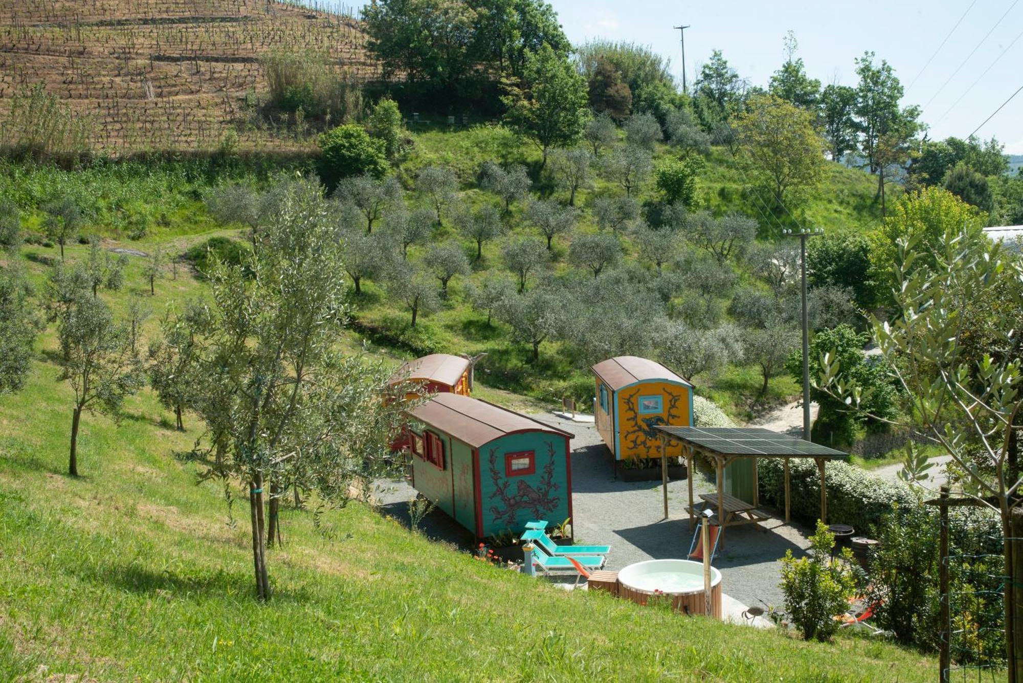 Agriturismo La Rovere - I Carrozzoni Gitani Cossano Belbo Екстер'єр фото
