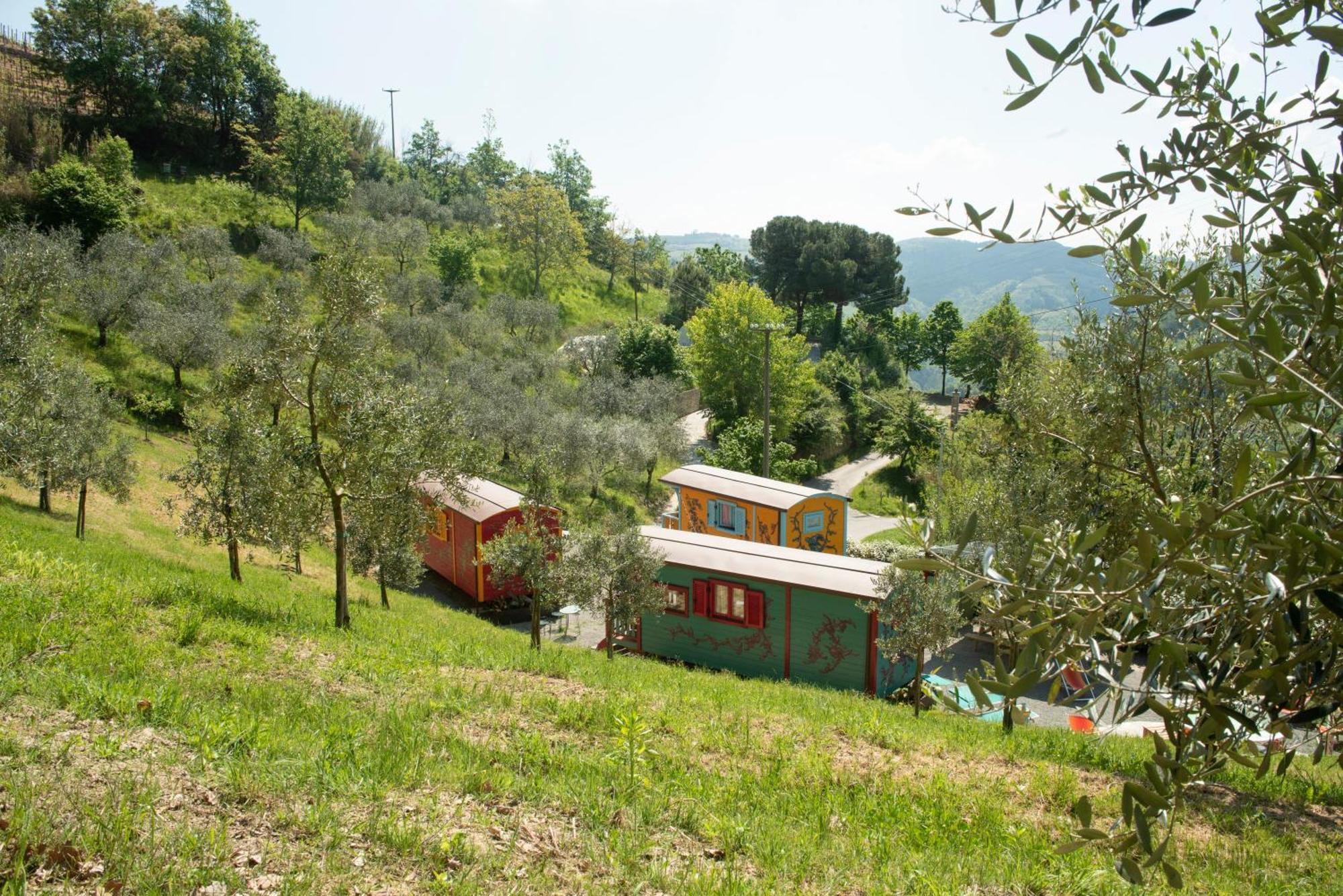 Agriturismo La Rovere - I Carrozzoni Gitani Cossano Belbo Екстер'єр фото
