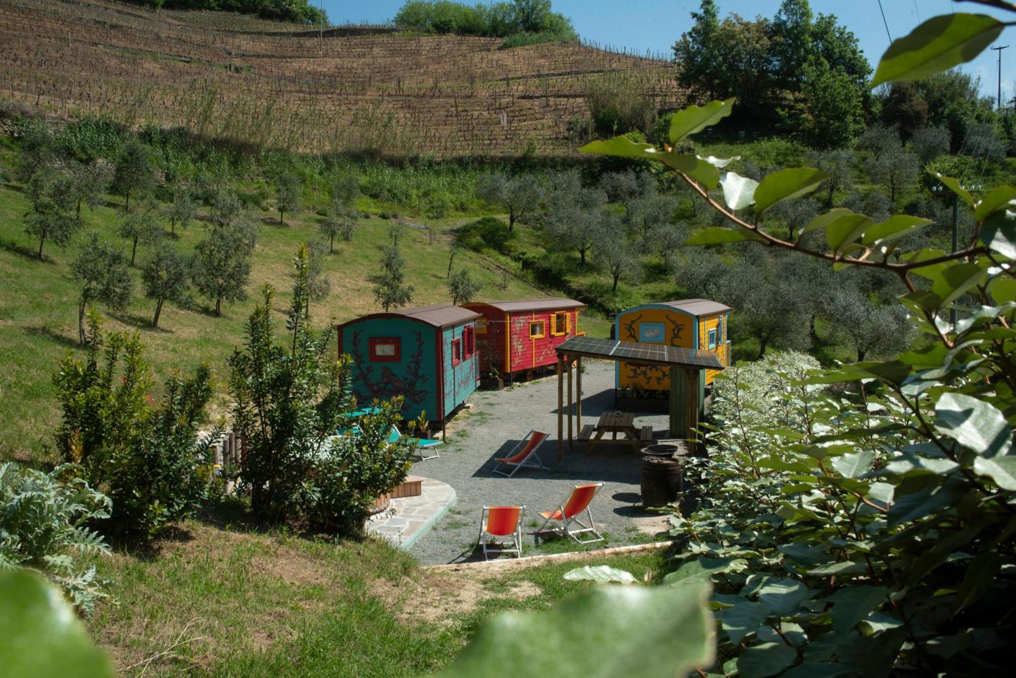 Agriturismo La Rovere - I Carrozzoni Gitani Cossano Belbo Екстер'єр фото