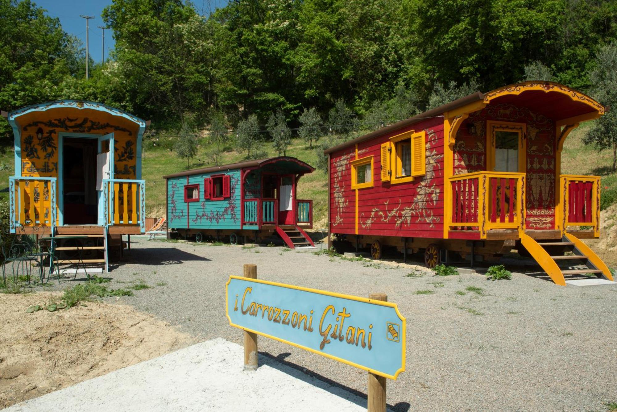 Agriturismo La Rovere - I Carrozzoni Gitani Cossano Belbo Екстер'єр фото